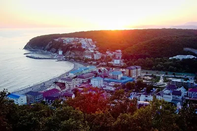 Фотография Россия, Краснодарский край, Туапсинский район, поселок  Новомихайловский. Черное море, пляж. | Фотобанк ГеоФото/GeoPhoto |  GetImages Group