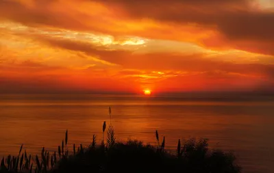 Рассвет на море в утре стоковое фото. изображение насчитывающей море -  131305306