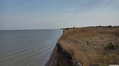 Отмель Азовского моря у набережной в Таганроге. Фотография. Альбом:  Достопримечательности Таганрога / РусКомпас