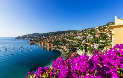 Маленький город Menton на Средиземном море в Франции. Стоковое Изображение  - изображение насчитывающей лето, среднеземноморск: 37052495