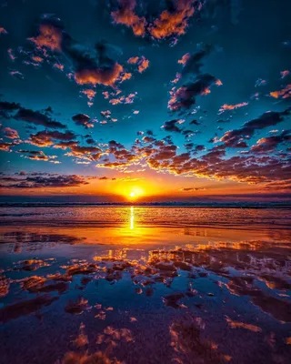Красивые Облачный Пейзаж На Море Закат Выстрел — стоковые фотографии и  другие картинки Закат солнца - Закат солнца, Небо, Море - iStock