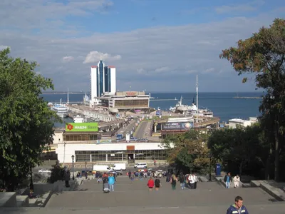 Морской вокзал Одессы. Большому порту большой пост.