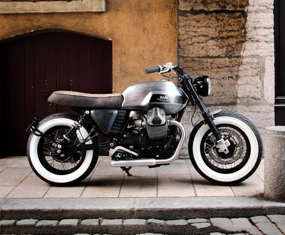 Moto Guzzi V9 Bobber: Centenario - Shannons Club