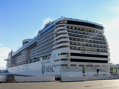 Postkarte for Sale mit \"MSC Fantasia Kreuzfahrtschiff von MSC Cruises\" von  debbieannpowell | Redbubble