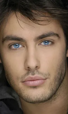 Светло голубые глаза у мужчин - 76 фото