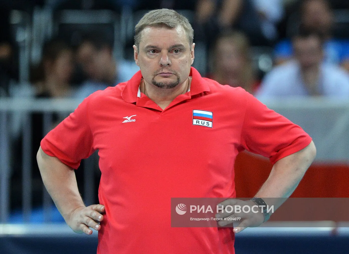 Тренер команды по волейболу. Тренер Алекно волейбол. Тренер сборной России по волейболу мужчины.