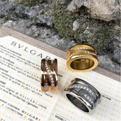 Женское золотое кольцо с дорожкой камней в стиле Bvlgari b.Zero Ring 058 :  купить в Киеве. Цена в интернет-магазине SkyGold