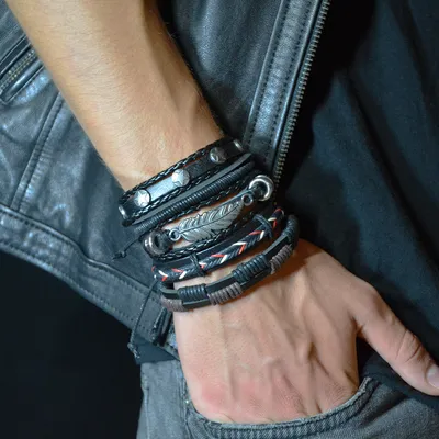 Что означает кожаный браслет на руке мужчины: как носить кожаные браслеты  мужские, на какой руке и с чем их можно комбинировать