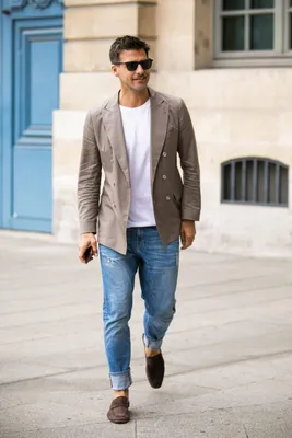 Мужские пиджаки под джинсы: фото интересных образов и правила сочетания |  GQ | Щеголи, Мужской стиль, Мужские джинсы