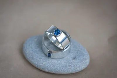 Обручальные кольца с сапфирами «Зафирос» | Восемь | Интернет магазин  дизайнерских украшений из серебра, золота и натуральных камней