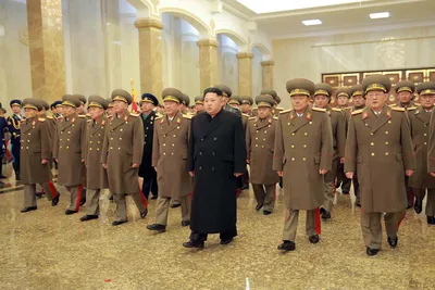 Откуда у всех генералов Северной Кореи так много медалей, если они