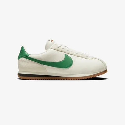Nike Cortez sneakers in white and red | ASOS