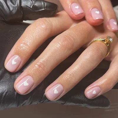 Французский маникюр на коротких ногтях, сделать в салоне красоты - Москва,  СВАО
