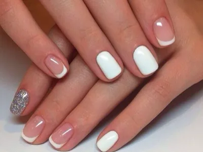 ylia_nail_kiev - Наращивание ногтей гелем. Френч, дизайн выполнен в ручную  #киевманикюр #дорогожичиманикюр #берлинского #корекцияногтейкиев #ногти2020  #красивыеногтикиев #ногтиправыйберегкиев | Facebook