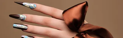 женский маникюр руки, шелк стоковое фото. изображение насчитывающей  отлакировано - 130759736