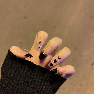 Black nails art | Acrylic nails, Nail designs, Grunge nails