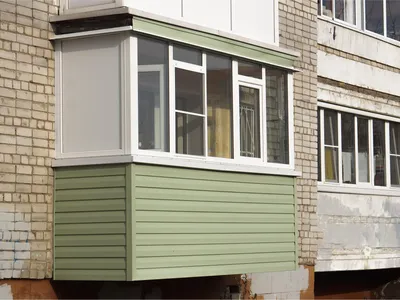 Отделка балконов в СПб: варианты наружней и внутренней обшивки балкона