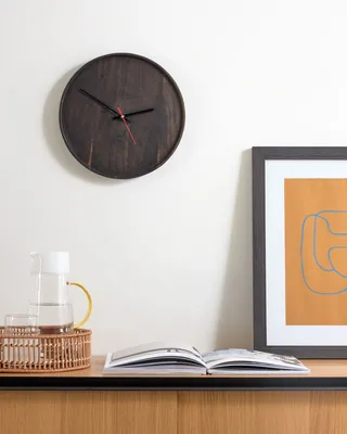 Настенные часы из металла on Instagram: “Настенные часы “Rooma-2 S”  диаметром 1 метр в интерьере наших покупателей в Казани😊 ____… | Интерьер, Настенные  часы, Часы
