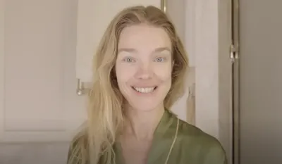 41-летняя Наталья Водянова без макияжа снялась в новом видео для  французского Vogue