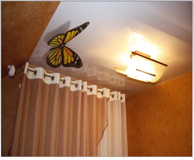 Многоуровневые потолки с фотопечатью для детской комнаты — бабочки, с  точечным освещением по периметру - МК Потолок