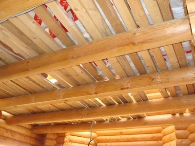 Теневой натяжной потолок в доме из клееного бруса