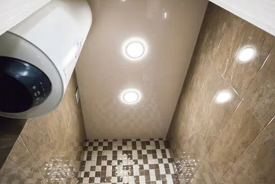 Натяжной потолок в туалете | Bathroom, Bathtub