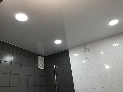 Натяжной потолок в ванную и туалет: цены в СПб | \"Потолки Нева\"