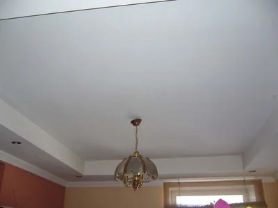 Матовый белый натяжной потолок с черно-золотым узором НП-1706 - цена от  2330 руб./м2