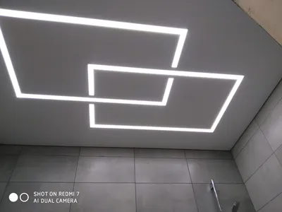 Натяжной потолок с подсветкой по периметру в спальне | АВерно