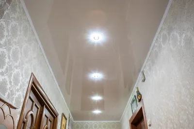 Глянцевый натяжной потолок молочного цвета: цена за м², стоимость установки  в Москве