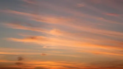 облачное небо на закате моря на океанском пляже. пейзаж заката в небе после  заката. восход солнца с облаками Стоковое Фото - изображение насчитывающей  ландшафт, утро: 270359696