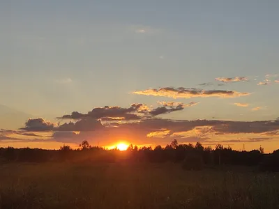 Розовое Небо С Облаками На Красивом Закате Как Естественный Фон — стоковые  фотографии и другие картинки Небо - iStock