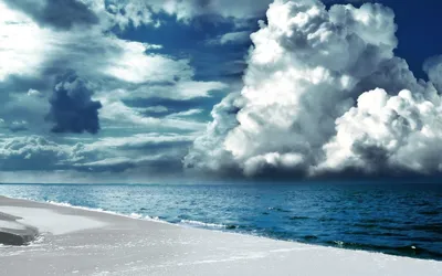 Хмурое небо над морем, затишье горизонта Стоковое Изображение - изображение  насчитывающей рай, глубоко: 105805971