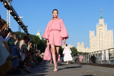 Как прошла Неделя моды Mercedes-Benz Fashion Week Russia - Русская служба  The Moscow Times