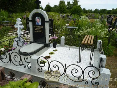 Самые необычные памятники на кладбище – фото удивительных надгробий  необычной формы