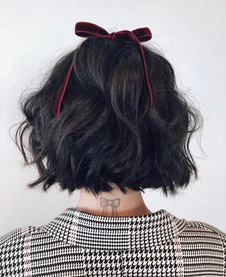 Причёски с косой разнообразны, вы сможете подобрать красивые прически с  косой в сдержанном и деловом стиле для офиса, роскошные прически… |  Instagram