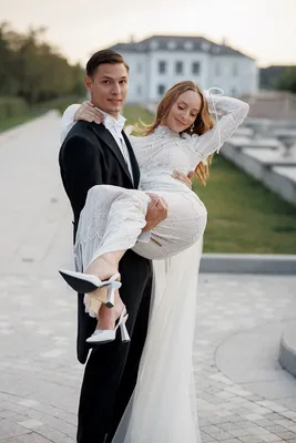 свадебная фотосессия, свадебная прогулка, свадебный, невеста в кедах,  свадебное платье с кедами - The-wedding.ru