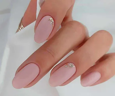 Нежный маникюр | Manicura de uñas, Uñas brillantes plateadas, Manicura