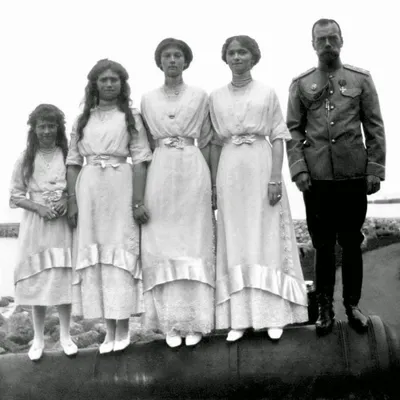 Редкие фотографии последнего российского императора Николая II в кругу семьи  (20 фото)