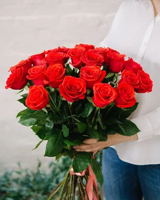 Яркая роза «Нина» цена 4 130 грн купить букет с доставкой по Львову -  Kvitna - Роза Красный