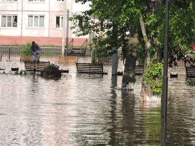 Наводнение в Нижнеудинске: город превратился в Венецию и из-за ливней  скрылся под водой - KP.RU