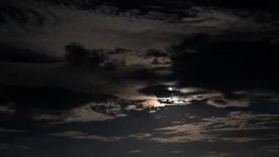 Скачать 1920x1080 небо, облака, ночь, луна, темный, ночное небо обои,  картинки full hd, hdtv, fhd, 1080p