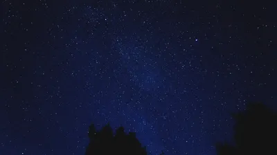 потрясающее трехмерное небо с завораживающей галактикой и яркими звездами, ночное  небо, ночное облако, Звездная ночь фон картинки и Фото для бесплатной  загрузки