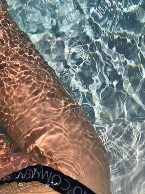 Ноги в воде стоковое изображение. изображение насчитывающей холодно -  143748795