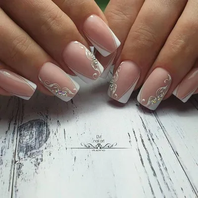 110+ This is a simple and cute design on the ring finger for white French  tips 2018 | Ногти, Пальцы, Дизайн