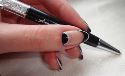 Черно-белый маникюр: идеи для дизайна на коротких и длинных ногтях, с фото