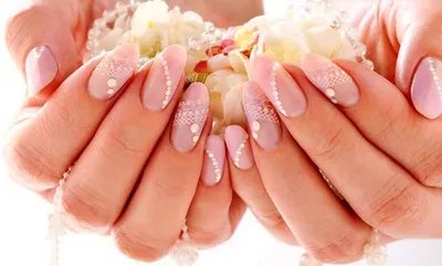 Маникюр свадьбы Beautifil для невесты в нежных тонах с стразом Дизайн ногтя  Конец-вверх Стоковое Изображение - изображение насчитывающей маникюр,  яркое: 80243309