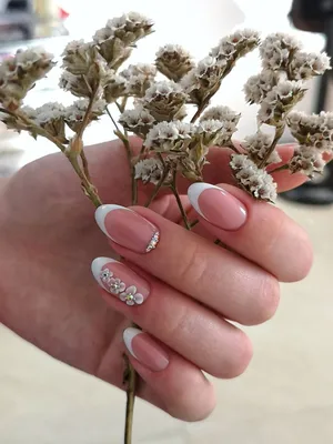 Свадебный маникюр на короткие ногти