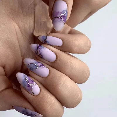 Фиолетовый маникюр: лучшие идеи дизайна на короткие и длинные ногти в  матовых, нежных, светлых и темных тонах