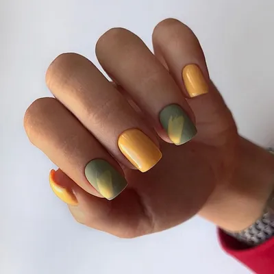 Горчица бывает как легкой, так и острой или крепкой. ⠀ ✴️Аналогичная  ситуация и с оттенком горчичного в дизайне ногтей. Горчичный маникюр… |  Instagram